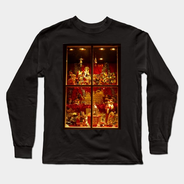 Christmas Victorian Shop Window at castleton derbyshire 2018 Long Sleeve T-Shirt by Simon-dell